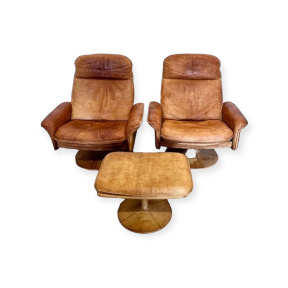 Pair of DeSede  Swivel Leather Chairs and Ottoman 74540