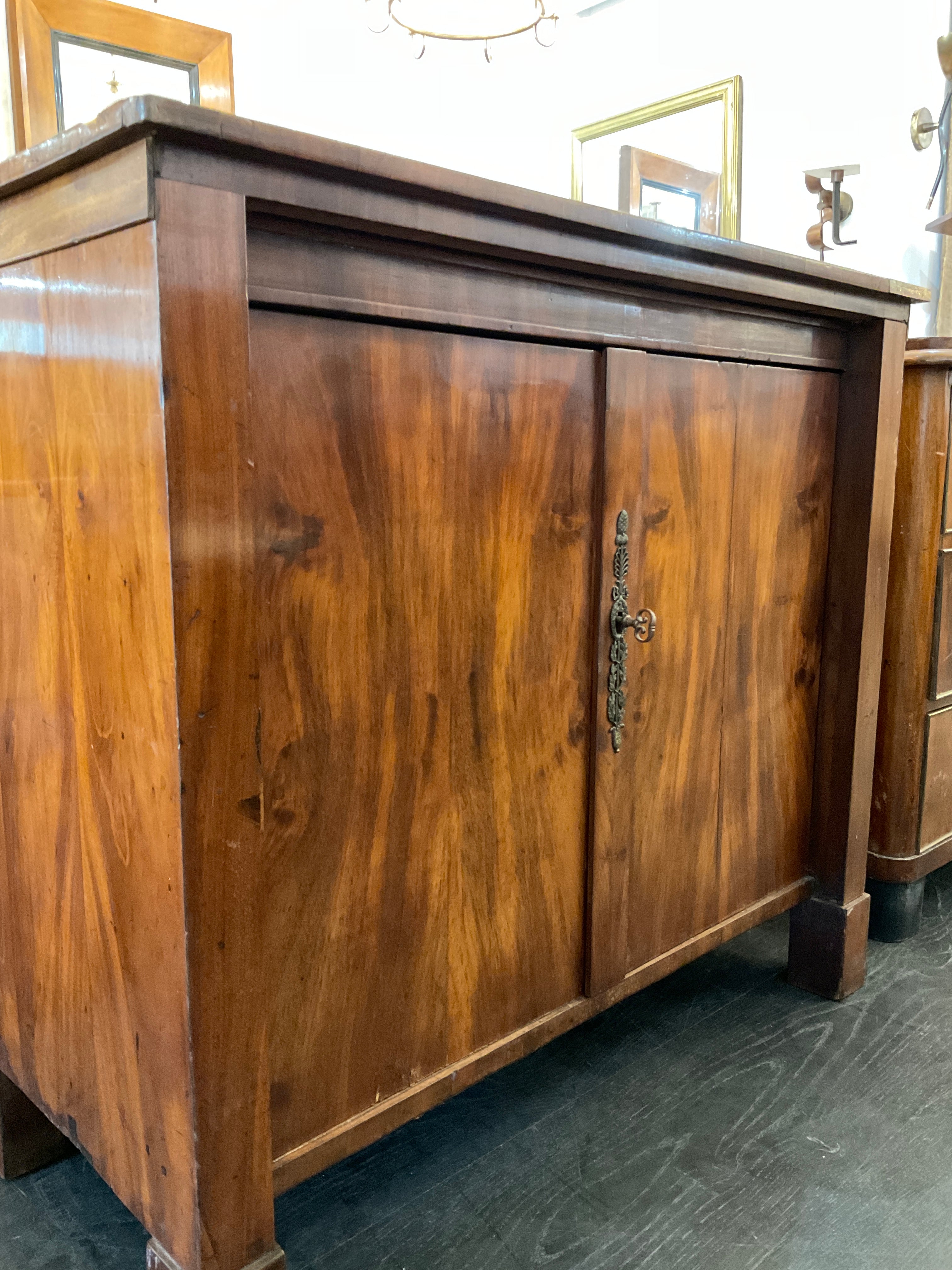 Neo Classic Cabinet