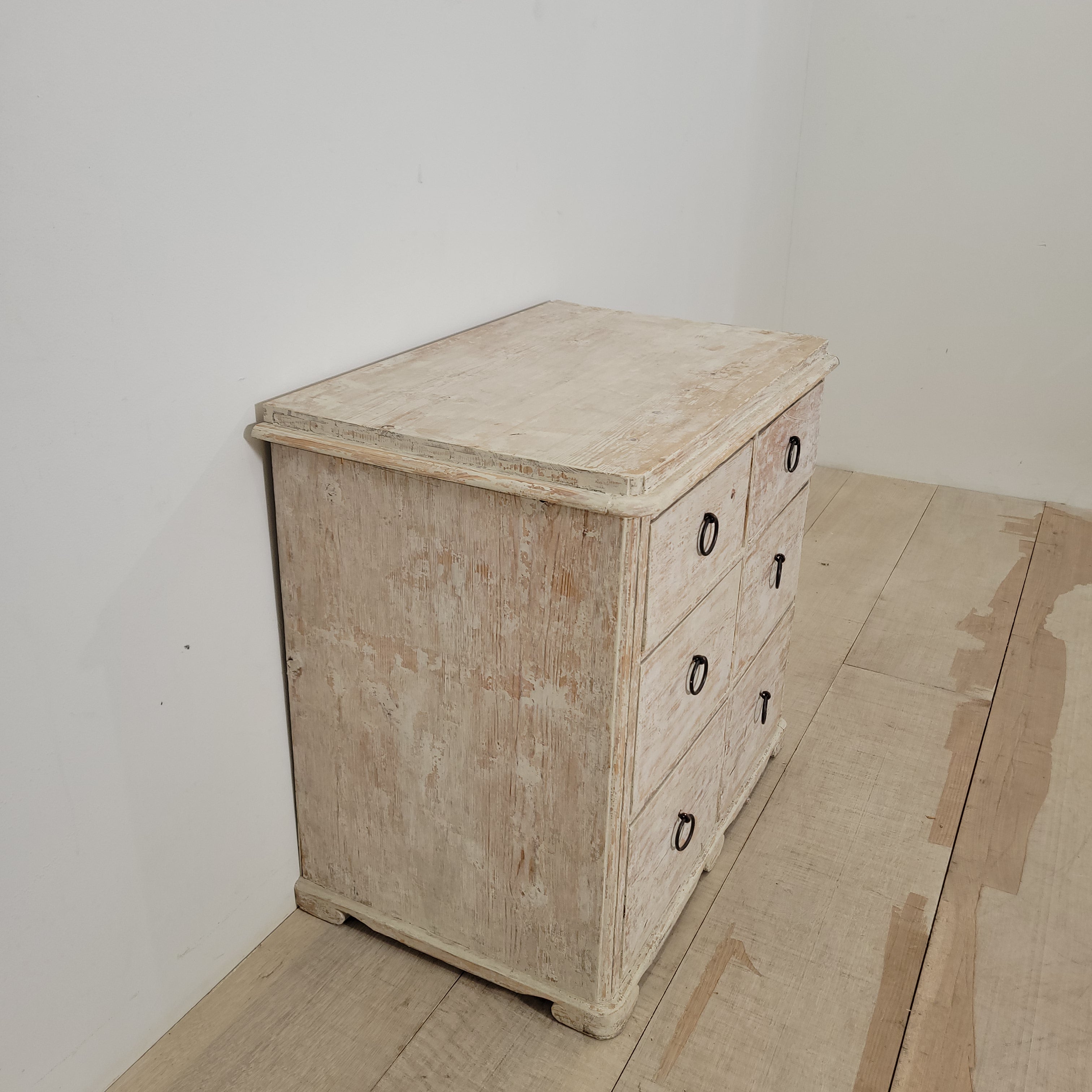 18th century Swedish Painted Commode