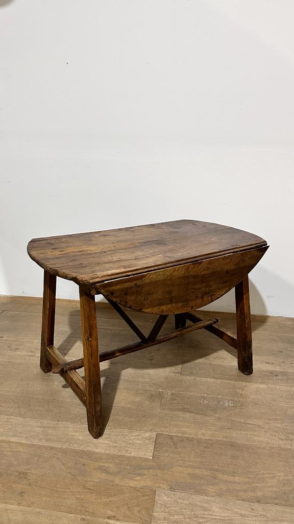 Exceptional 18th Century Walnut Dining Table