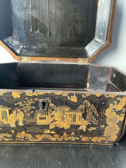 Melon-Shape Chinoiserie Box