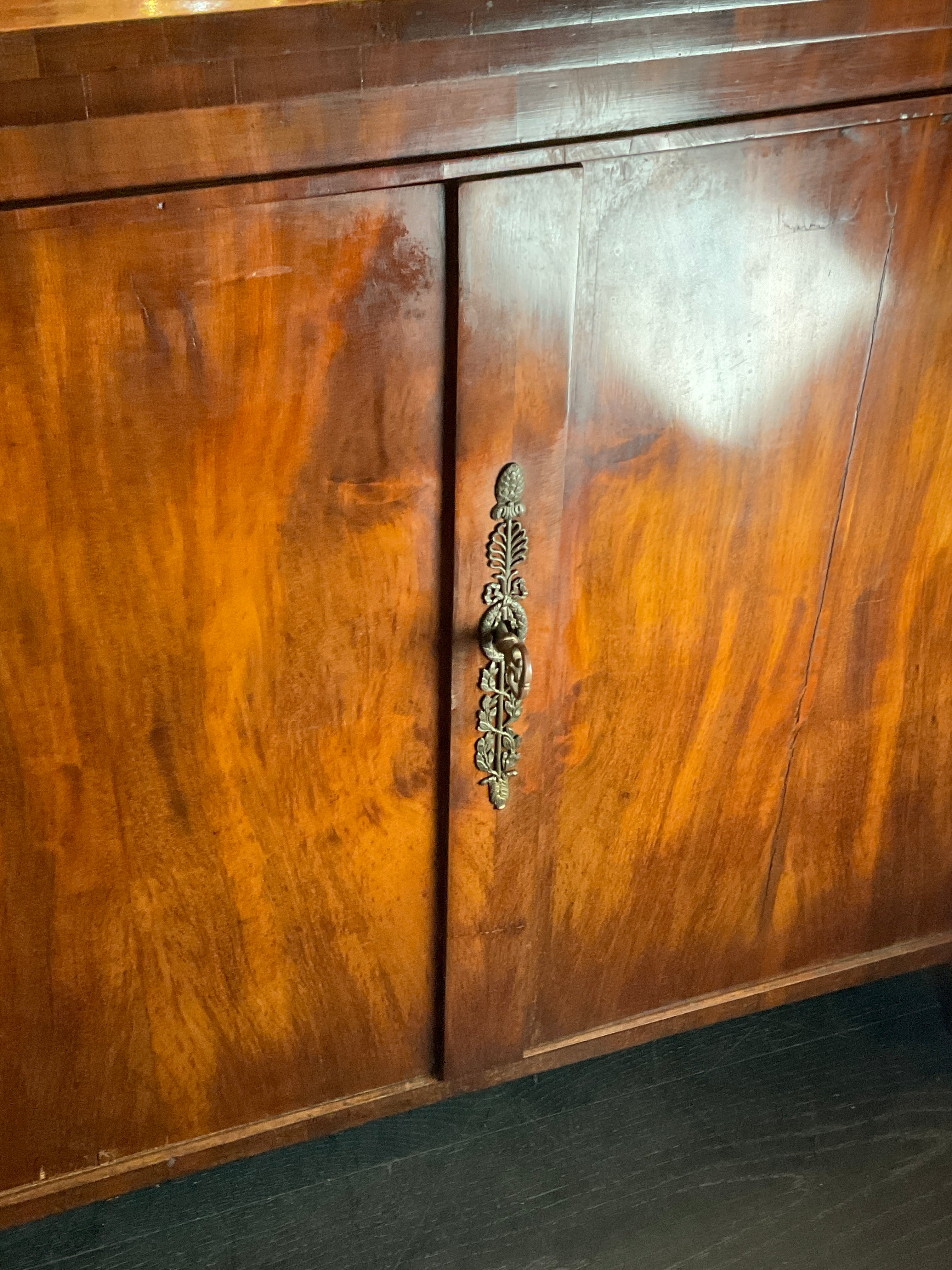 Neo Classic Cabinet
