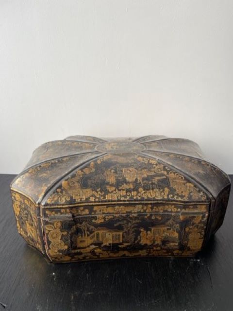 Melon-Shape Chinoiserie Box