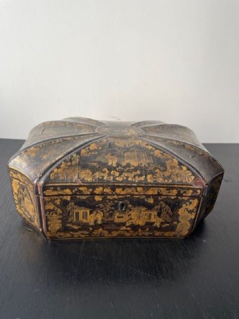 Melon-Shape Chinoiserie Box